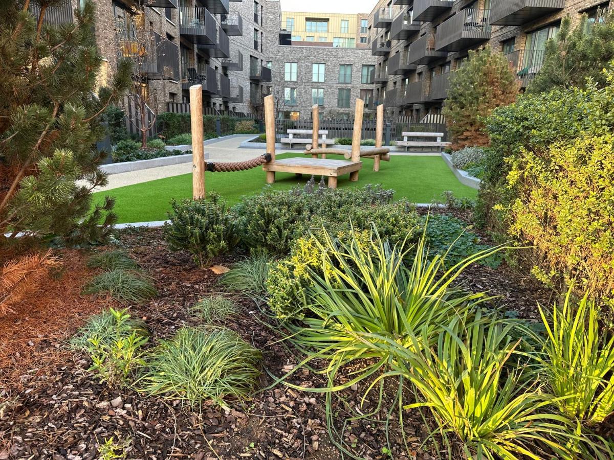 Luxury Spacious Flat With Communal Gardens And Parking London Exterior photo